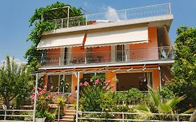 Hotel Loula Rooms And Apartments